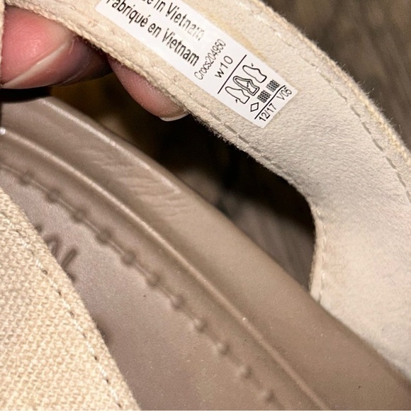 Crocs Leigh Ii Ankle Strap Wedge Heel Sandal Cream Size 10 Womens - Picture 3 of 10